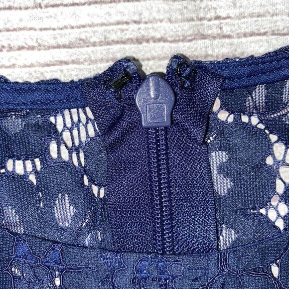 Lulus trumpet floor length gown fully lined with lace overlay sz S - Picture 13 of 15